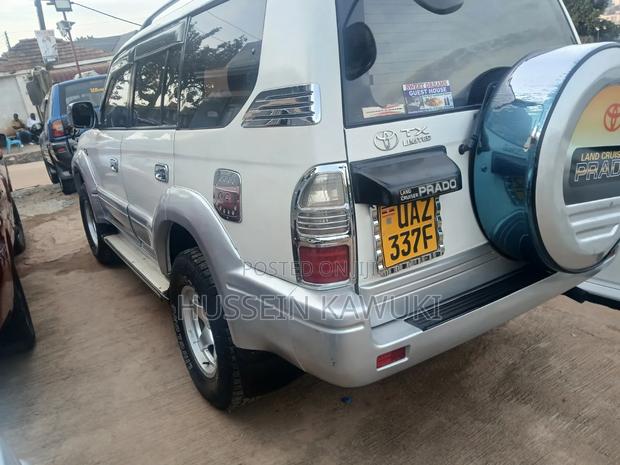 Toyota Land Cruiser Prado 2002 White
