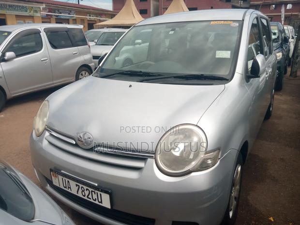 Toyota Sienta 2010 Silver