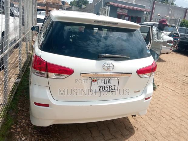 Toyota Wish 2011 White