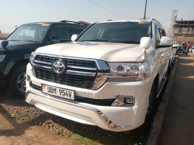 Toyota Land Cruiser 2010 White