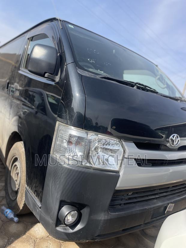 Toyota HiAce 2015 Black