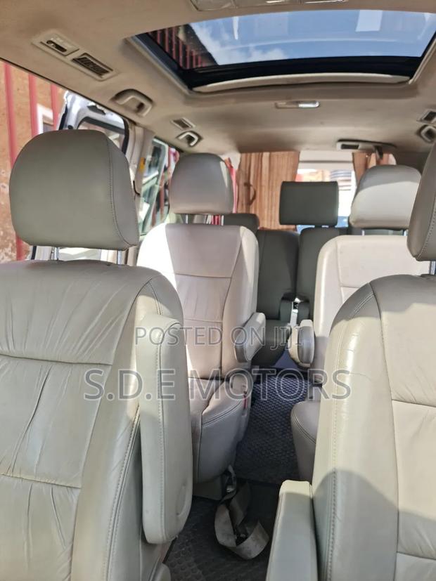 Toyota Noah 2011 Silver