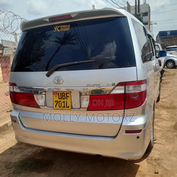 Toyota Alphard 2011 Silver