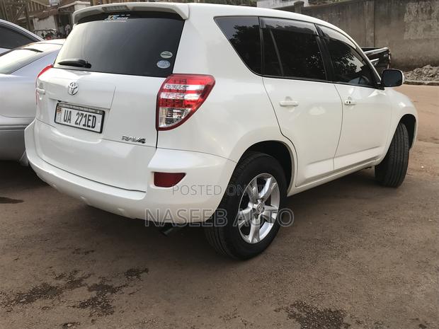 Toyota RAV4 2011 White