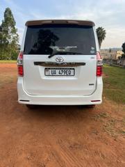 Toyota Noah 2010 White for sale