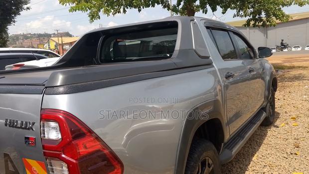 Toyota Hilux 2018 Silver
