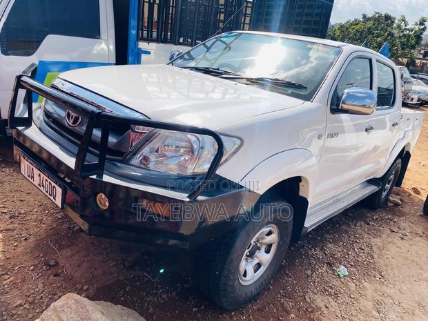 Toyota Hilux 2006 White