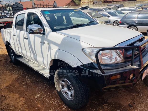 Toyota Hilux 2006 White