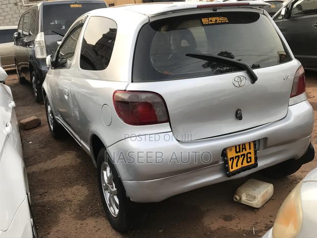 Toyota Vitz 2004 Silver