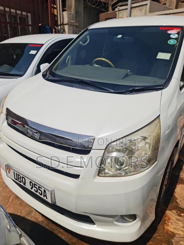 Toyota Noah 2009 White