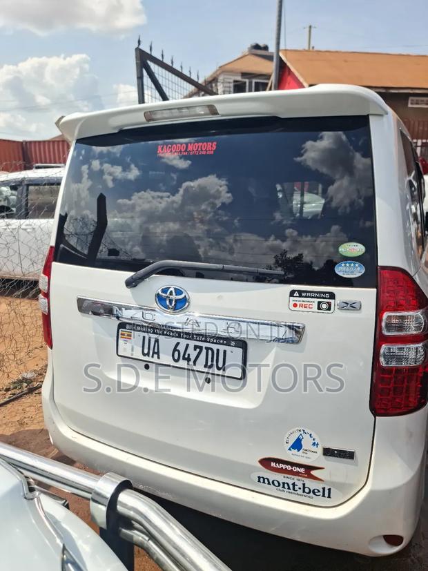 Toyota Noah 2011 White