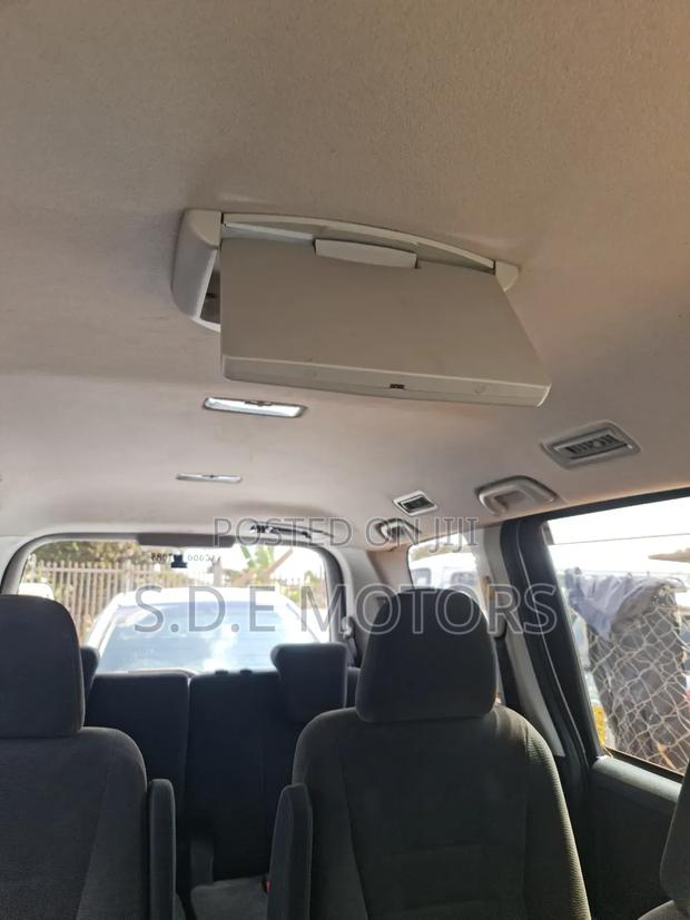 Toyota Noah 2011 White