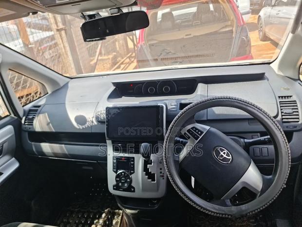 Toyota Noah 2011 White