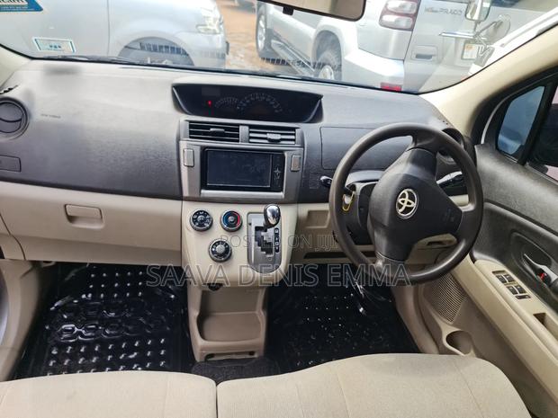 Toyota Passo Sette 2008 Silver
