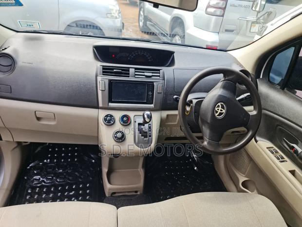 Toyota Passo Sette 2008 Silver