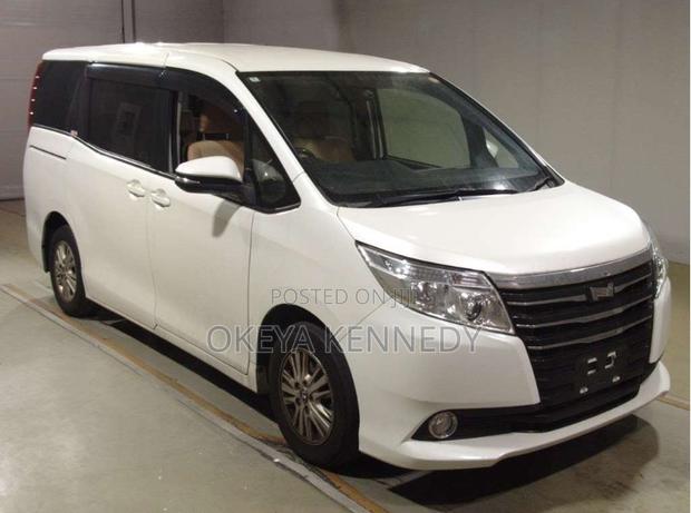 Toyota Noah 2.0 AWD (7 Seater) 2016 Off white