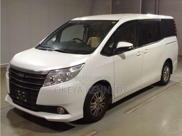Toyota Noah 2.0 AWD (7 Seater) 2016 Off white