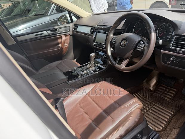 Volkswagen Touareg 2015 White