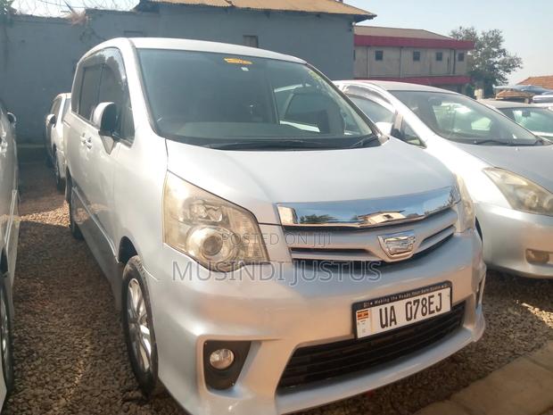 Toyota Noah 2012 Silver