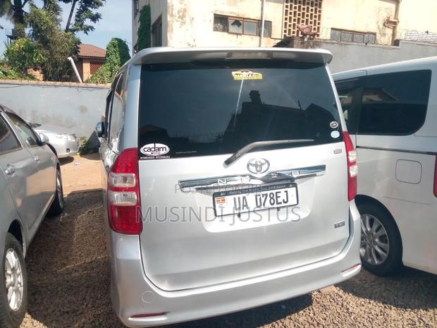 Toyota Noah 2012 Silver