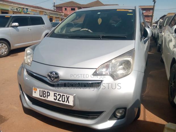 Toyota Ractis 2012 Silver