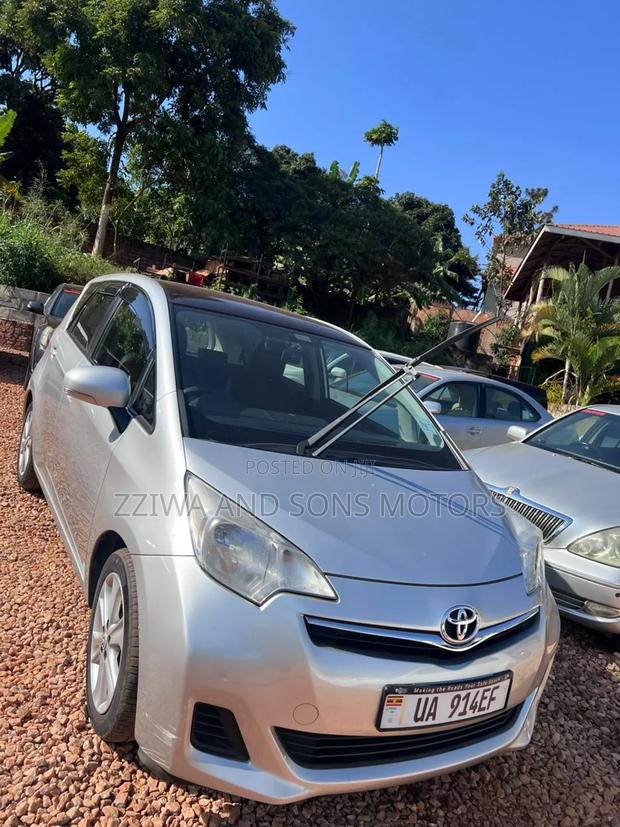 Toyota Ractis 2011 Gray