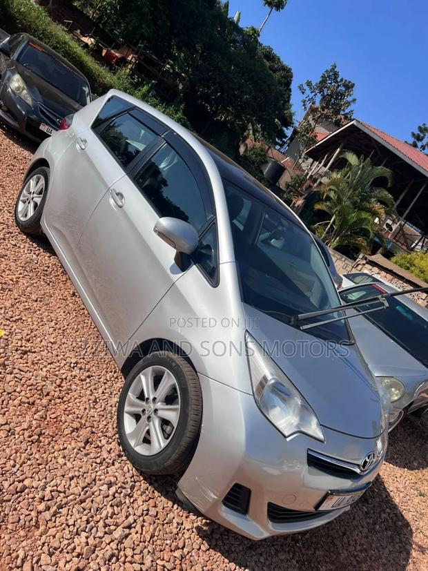 Toyota Ractis 2011 Gray