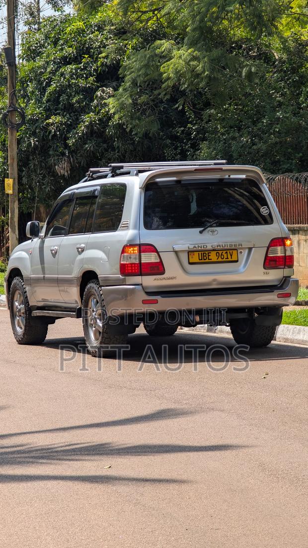 Toyota Land Cruiser 2006 Silver