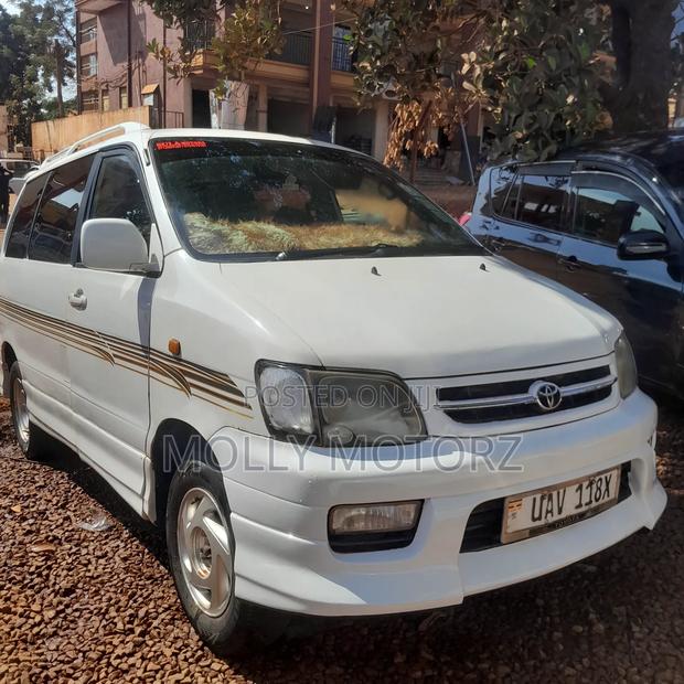 Toyota Noah 2006 White