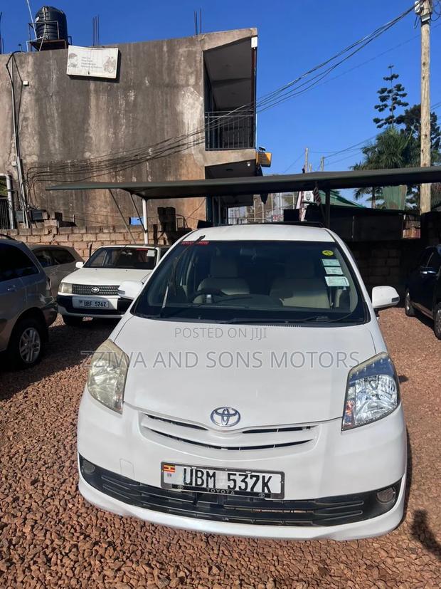 Toyota Passo Sette 2011 White