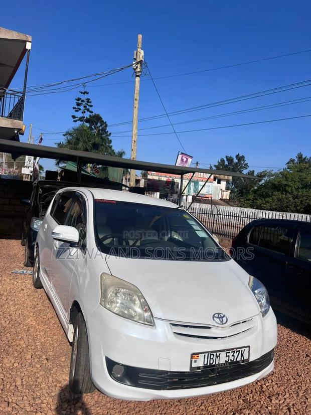 Toyota Passo Sette 2011 White