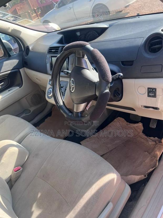 Toyota Passo Sette 2011 White