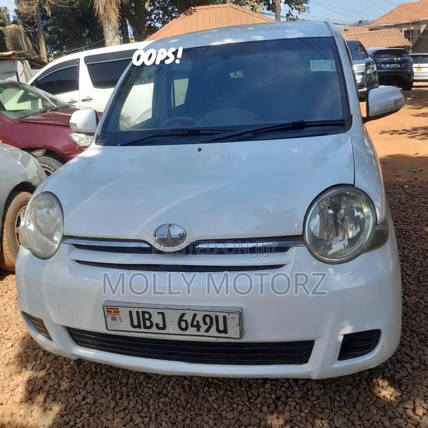 Toyota Sienta 2010 White