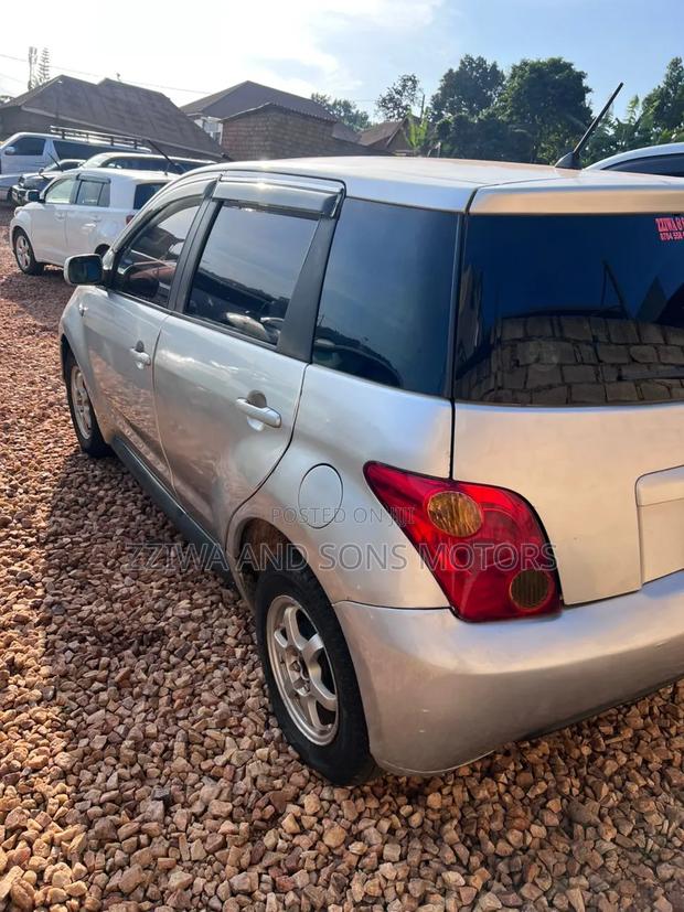 Toyota IST 2004 Silver