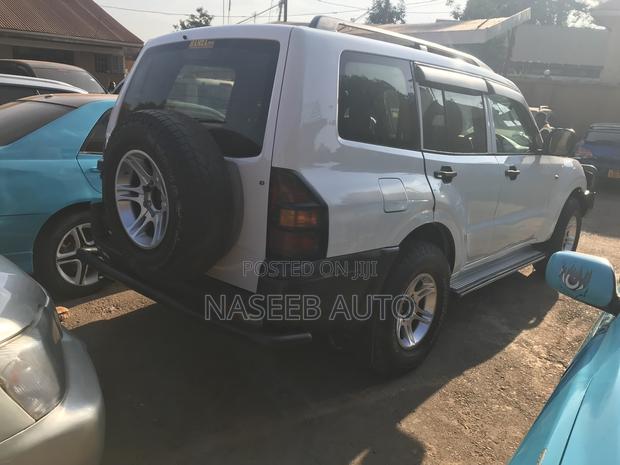 Mitsubishi Pajero 2000 White