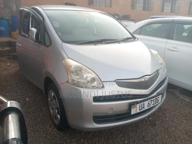 Toyota Ractis 2010 Silver