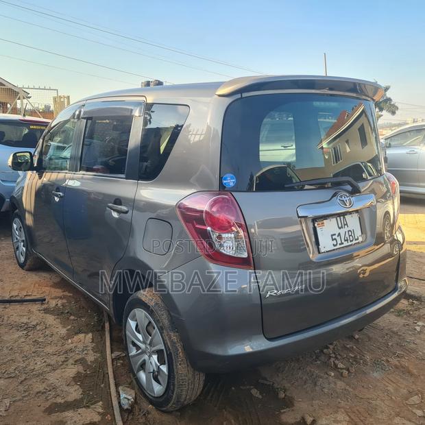 Toyota Ractis 2010 Gray