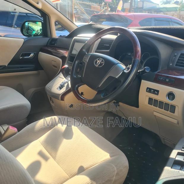 Toyota Alphard 2010 White