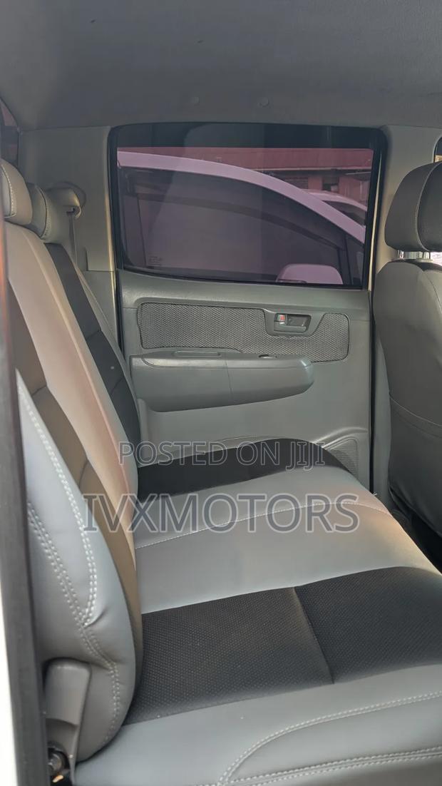 Toyota Hilux 2012 White