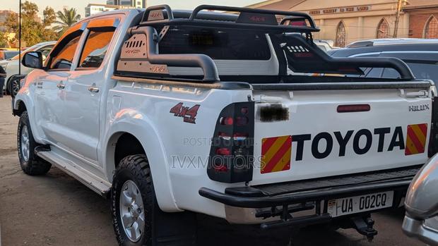 Toyota Hilux 2012 White