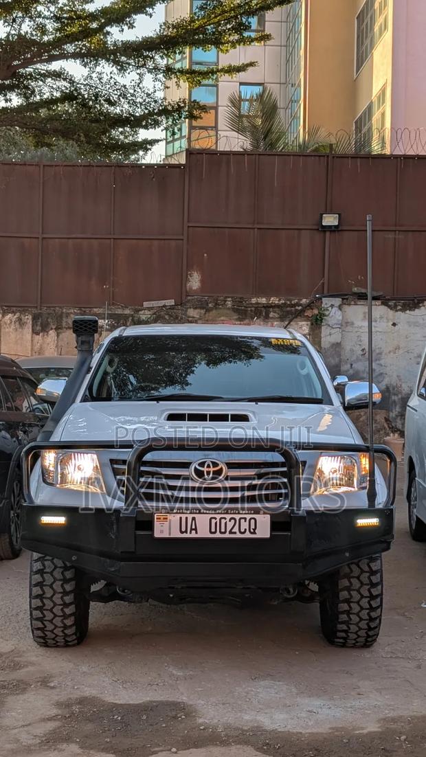 Toyota Hilux 2012 White