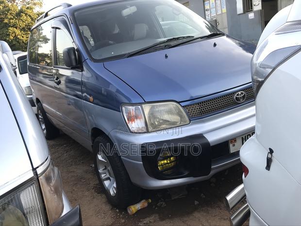 Toyota TownAce Noah 2000 Blue