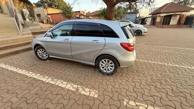 Mercedes-Benz B-Class B180 Petrol 2012 Silver
