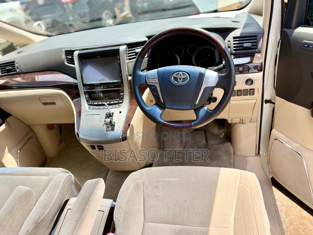 Toyota Alphard 2.4 Petrol AWD 2013 White