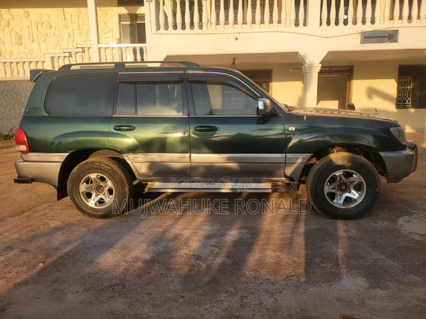 Toyota Land Cruiser 2004 Green