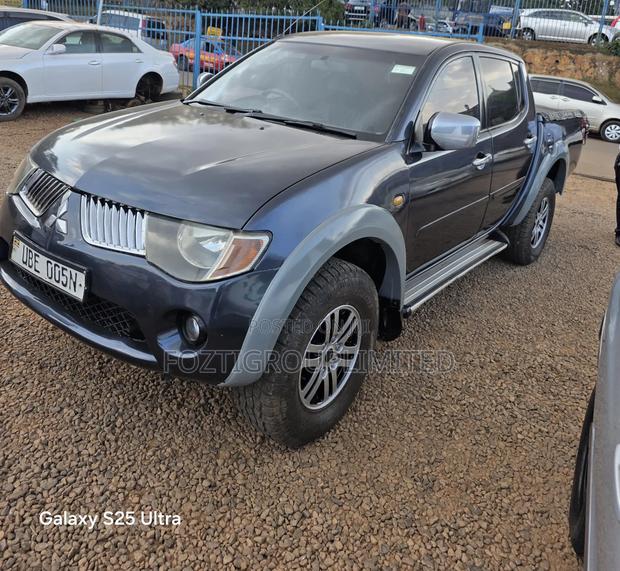 Mitsubishi L200 Double Cab 2.5 136hp 4WD 2007 Gray