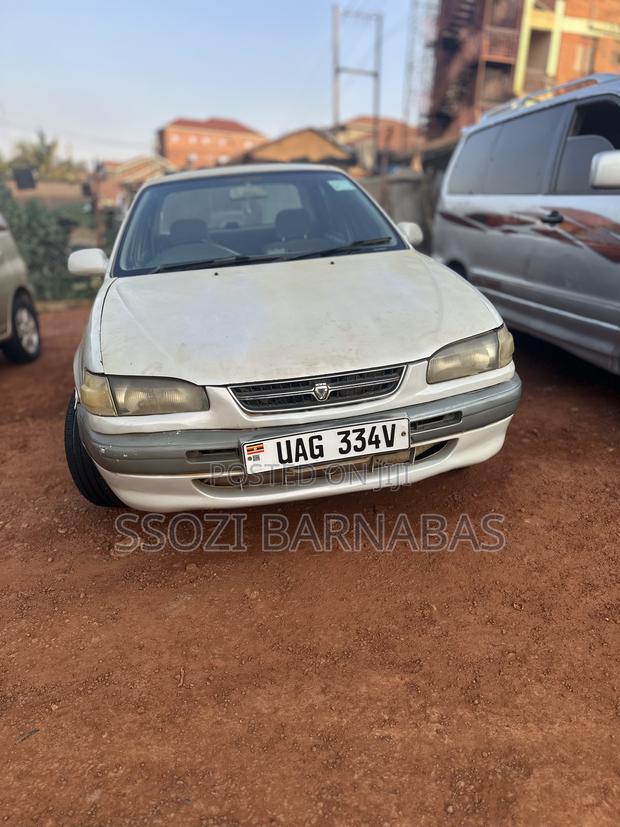 Toyota Corolla 1996 White