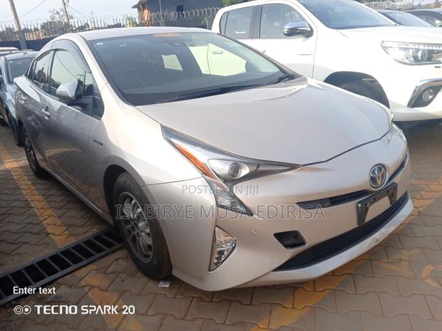Toyota Prius Plug-In Hybrid 2025 White