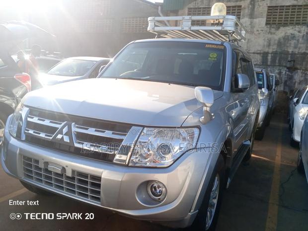 Mitsubishi Pajero 2012 Silver