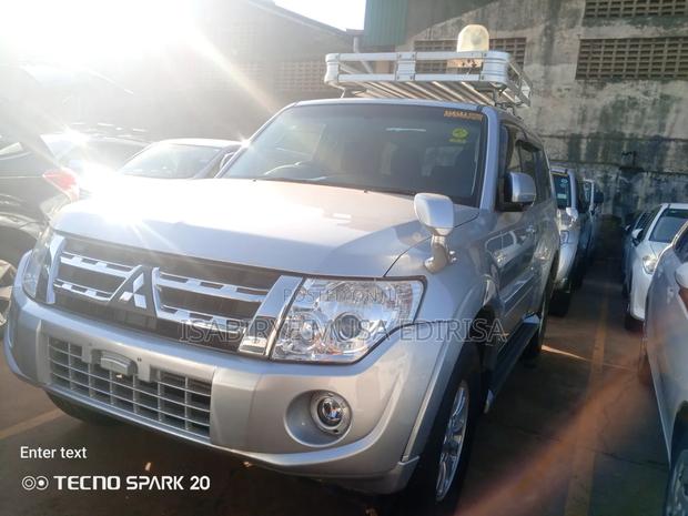 Mitsubishi Pajero 2012 Silver